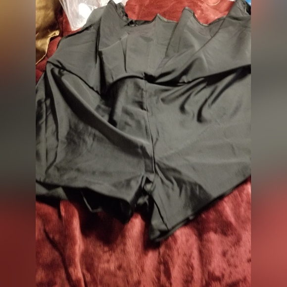 NWT MATERNITY SWIM SKIRT WITH ATTACHED SHORTS. MUST HAVE FOR SUMMER - Picture 5 of 11